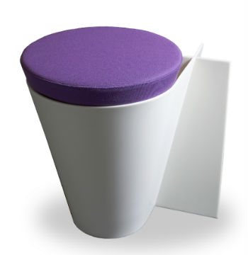 Loop stool af corian designet af designer og indretningsarkitekt Annette Mammen